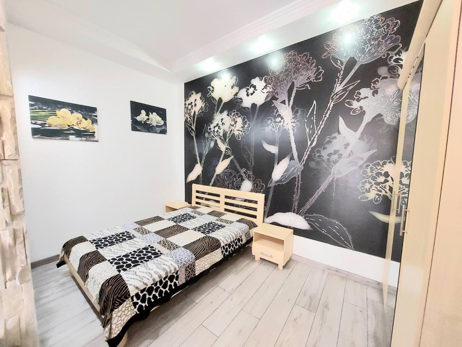 3 rooms Central Anna Apartment Lviv Exteriör bild